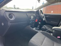 USED 2015 15 TOYOTA AURIS 1.6 V-Matic Icon Plus Hatchback 5dr Petrol Manual Euro 5 (132 ps) 