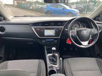 USED 2015 15 TOYOTA AURIS 1.6 V-Matic Icon Plus Hatchback 5dr Petrol Manual Euro 5 (132 ps) 