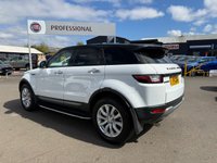 USED 2015 65 LAND ROVER RANGE ROVER EVOQUE 2.0 TD4 SE SUV 5dr Diesel Auto 4WD Euro 6 (s/s) (180 ps) A TRULY STUNNING ADDITION TO OUR FORECOURT FINISHED IN MASSIVELY POPULAR WHITE PAINT+4 WHEEL DRIVE WITH ACTIVE DRIVE LINE+SERVICE HISTORY+DIESEL+AUTOMATIC+ULEZ COMPLIANT+PRIVACY GLASS+CHROME TREAD PLATES+FRONT FOG LAMPS+FULL LEATHER INTERIOR+FULL PANORAMIC GLASS ROOF WITH POWERED BLIND+PARK ASSIST+CLIMATE CONTROL+18 INCH, 7 SPOKE ALLOY WHEELS+COST NEW &pound;36665 MAKING THIS USED VEHICLE OUTSTANDING VALUE AT OUR LOW PRICE+1 FULL YEARS MOT PRIOR TO COLLECTION+CALL NOW TO SECURE A VIEWING!!!!!!!!!!!!!!