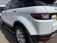 USED 2015 65 LAND ROVER RANGE ROVER EVOQUE 2.0 TD4 SE SUV 5dr Diesel Auto 4WD Euro 6 (s/s) (180 ps) A TRULY STUNNING ADDITION TO OUR FORECOURT FINISHED IN MASSIVELY POPULAR WHITE PAINT+4 WHEEL DRIVE WITH ACTIVE DRIVE LINE+SERVICE HISTORY+DIESEL+AUTOMATIC+ULEZ COMPLIANT+PRIVACY GLASS+CHROME TREAD PLATES+FRONT FOG LAMPS+FULL LEATHER INTERIOR+FULL PANORAMIC GLASS ROOF WITH POWERED BLIND+PARK ASSIST+CLIMATE CONTROL+18 INCH, 7 SPOKE ALLOY WHEELS+COST NEW &pound;36665 MAKING THIS USED VEHICLE OUTSTANDING VALUE AT OUR LOW PRICE+1 FULL YEARS MOT PRIOR TO COLLECTION+CALL NOW TO SECURE A VIEWING!!!!!!!!!!!!!!
