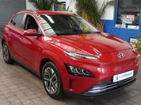 USED 2022 22 HYUNDAI KONA 64kWh Premium SUV 5dr Electric Auto (10.5kW Charger) (204 ps) SAT NAV REAR VIEW CAMERA HEATED SEATS HEATED STEERING WHEEL CRUISE CONTROL PARKING SENSORS 1 OWNER SERVICE HISTORY WARRANTY