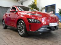 USED 2022 22 HYUNDAI KONA 64kWh Premium SUV 5dr Electric Auto (10.5kW Charger) (204 ps) SAT NAV REAR VIEW CAMERA HEATED SEATS HEATED STEERING WHEEL CRUISE CONTROL PARKING SENSORS 1 OWNER SERVICE HISTORY WARRANTY