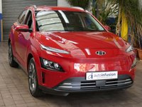 USED 2022 22 HYUNDAI KONA 64kWh Premium SUV 5dr Electric Auto (10.5kW Charger) (204 ps) SAT NAV REAR VIEW CAMERA HEATED SEATS HEATED STEERING WHEEL CRUISE CONTROL PARKING SENSORS 1 OWNER SERVICE HISTORY WARRANTY