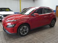 USED 2022 22 HYUNDAI KONA 64kWh Premium SUV 5dr Electric Auto (10.5kW Charger) (204 ps) SAT NAV REAR VIEW CAMERA HEATED SEATS HEATED STEERING WHEEL CRUISE CONTROL PARKING SENSORS 1 OWNER SERVICE HISTORY WARRANTY