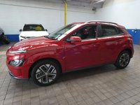 USED 2022 22 HYUNDAI KONA 64kWh Premium SUV 5dr Electric Auto (10.5kW Charger) (204 ps) SAT NAV REAR VIEW CAMERA HEATED SEATS HEATED STEERING WHEEL CRUISE CONTROL PARKING SENSORS 1 OWNER SERVICE HISTORY WARRANTY