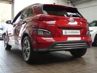 USED 2022 22 HYUNDAI KONA 64kWh Premium SUV 5dr Electric Auto (10.5kW Charger) (204 ps) SAT NAV REAR VIEW CAMERA HEATED SEATS HEATED STEERING WHEEL CRUISE CONTROL PARKING SENSORS 1 OWNER SERVICE HISTORY WARRANTY