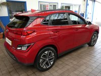 USED 2022 22 HYUNDAI KONA 64kWh Premium SUV 5dr Electric Auto (10.5kW Charger) (204 ps) SAT NAV REAR VIEW CAMERA HEATED SEATS HEATED STEERING WHEEL CRUISE CONTROL PARKING SENSORS 1 OWNER SERVICE HISTORY WARRANTY