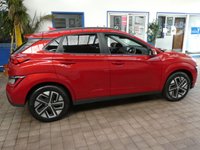 USED 2022 22 HYUNDAI KONA 64kWh Premium SUV 5dr Electric Auto (10.5kW Charger) (204 ps) SAT NAV REAR VIEW CAMERA HEATED SEATS HEATED STEERING WHEEL CRUISE CONTROL PARKING SENSORS 1 OWNER SERVICE HISTORY WARRANTY