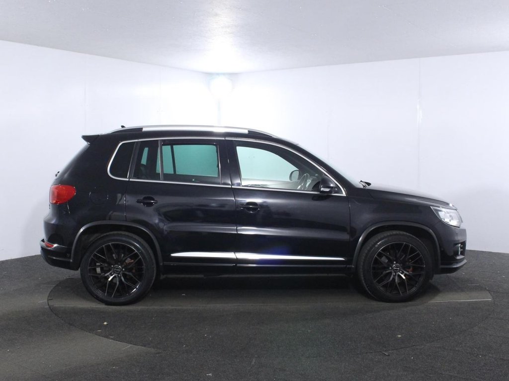 USED 2014 64 VOLKSWAGEN TIGUAN 2.0 TDI BlueMotion Tech R-Line SUV 5dr Diesel Manual 4WD Euro 5 (s/s) (Nav) (140 ps) 