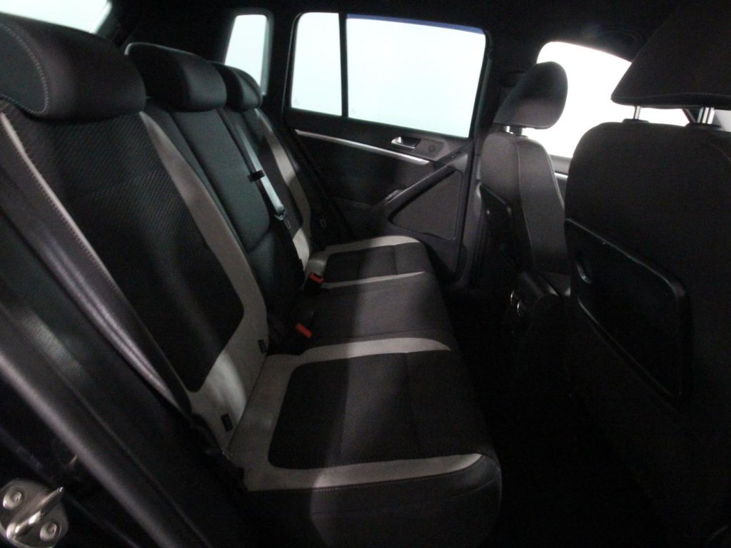 USED 2014 64 VOLKSWAGEN TIGUAN 2.0 TDI BlueMotion Tech R-Line SUV 5dr Diesel Manual 4WD Euro 5 (s/s) (Nav) (140 ps) 