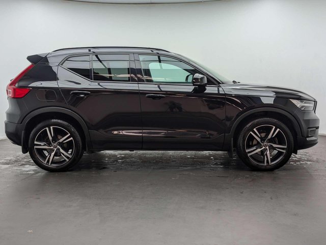 USED 2020 20 VOLVO XC40 1.5 XC40 R-Design T3 5dr CLICK & COLLECT/ HOME DELIVERY