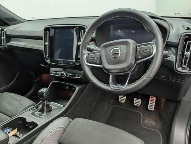 USED 2020 20 VOLVO XC40 1.5 XC40 R-Design T3 5dr CLICK & COLLECT/ HOME DELIVERY