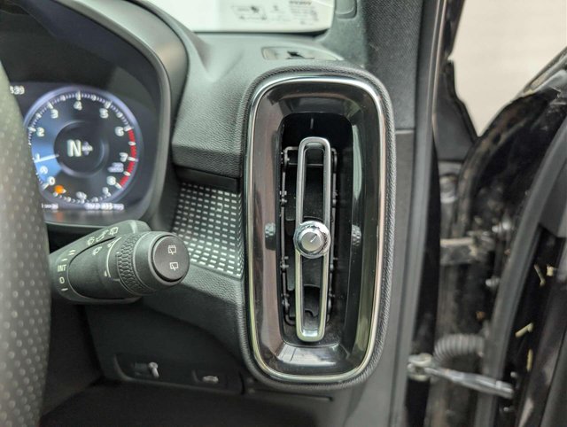 USED 2020 20 VOLVO XC40 1.5 XC40 R-Design T3 5dr CLICK & COLLECT/ HOME DELIVERY