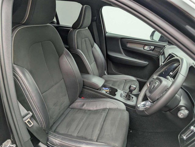 USED 2020 20 VOLVO XC40 1.5 XC40 R-Design T3 5dr CLICK & COLLECT/ HOME DELIVERY