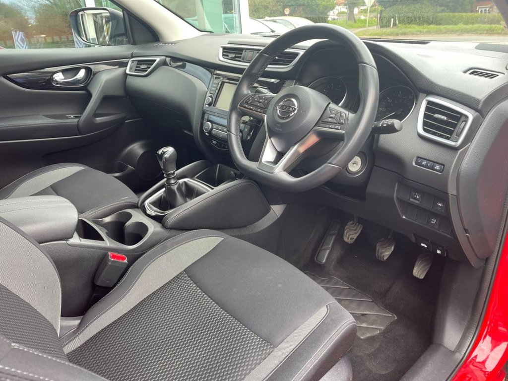 USED 2020 70 NISSAN QASHQAI 1.3 DIG-T Acenta Premium SUV 5dr Petrol Manual Euro 6 (s/s) (140 ps) 