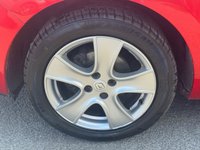 USED 2015 65 RENAULT CLIO 1.2 16V Dynamique Nav Hatchback 5dr Petrol Manual Euro 6 (75 ps) LOW MILES -- 2 OWNERS -- FULL SERVICE HISTORY -- SAT NAV