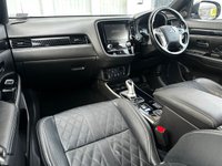 USED 2020 20 MITSUBISHI OUTLANDER 2.4h TwinMotor 13.8kWh Exceed SUV 5dr Petrol Plug-in Hybrid CVT 4WD Euro 6 (s/s) (224 ps) Full Service History  |  Only 2 Owners From Brand New  |  Set of 2 Keys
