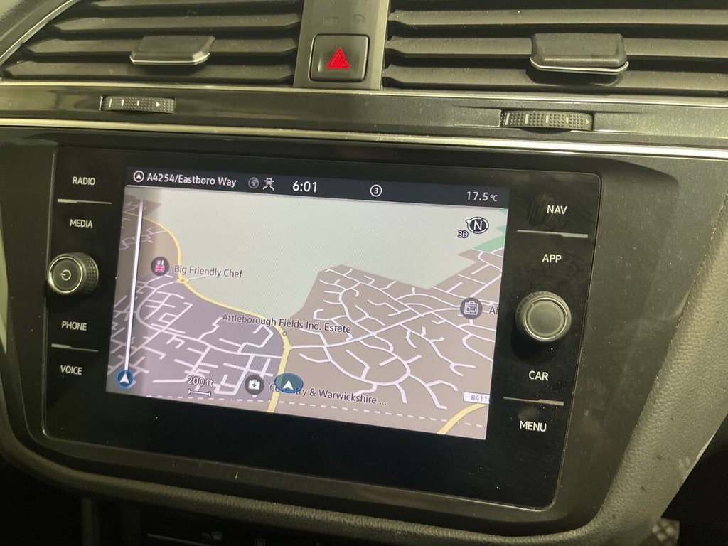 USED 2021 71 VOLKSWAGEN TIGUAN 1.5 TSI Life SUV 5dr Petrol Manual Euro 6 (s/s) (150 ps) Sat Nav