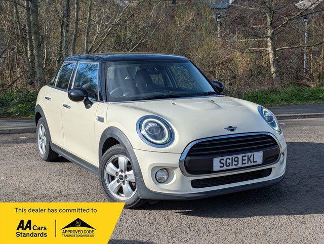 View our MINI Hatch 1.5 Cooper Classic Hatchback 5dr Petrol Manual Euro 6 (s/s) (136 ps)