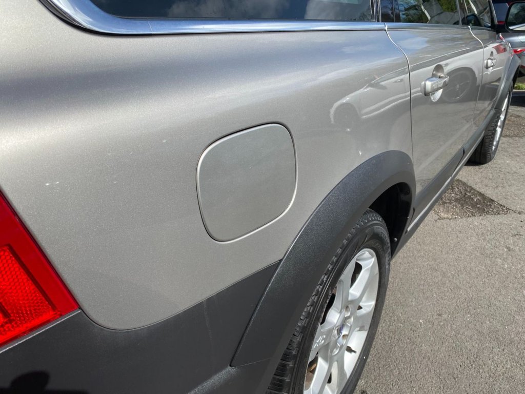 USED 2010 10 VOLVO XC70 2.4 D5 SE Estate 5dr Diesel Geartronic AWD Euro 5 (205 ps) DAB + SAT NAV