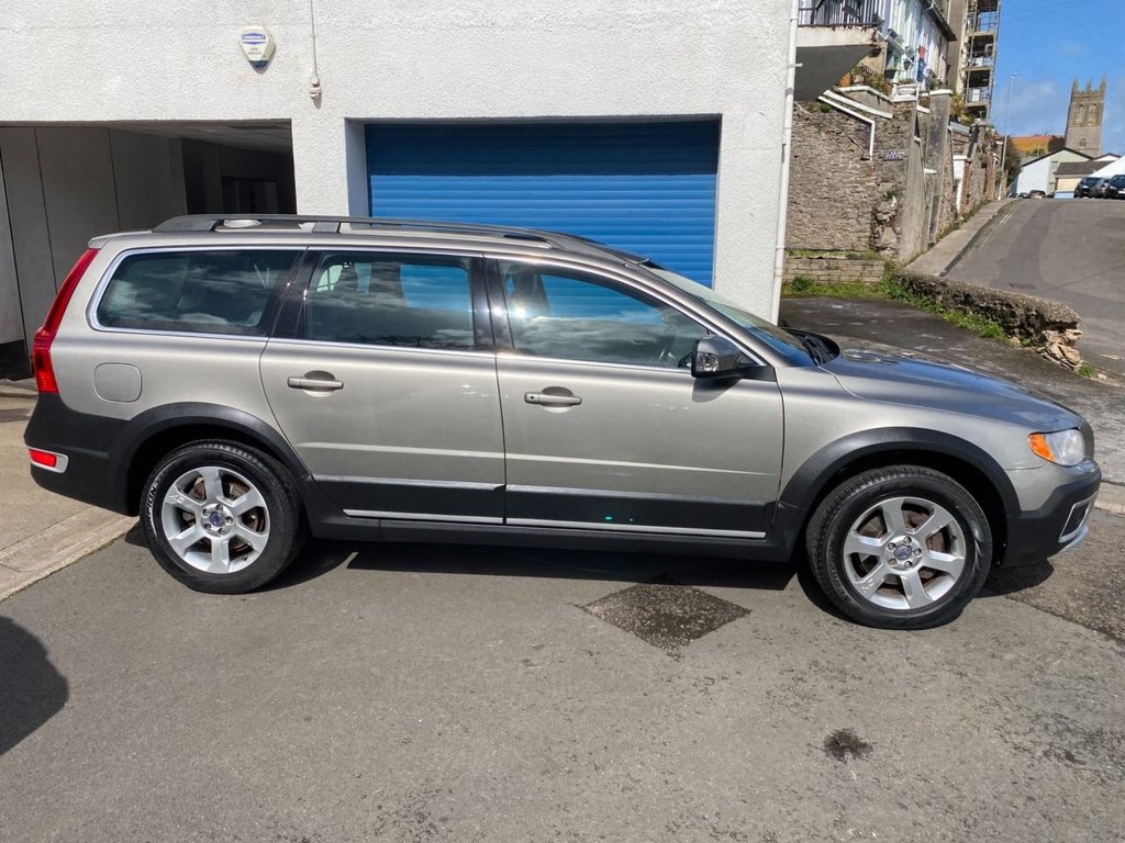USED 2010 10 VOLVO XC70 2.4 D5 SE Estate 5dr Diesel Geartronic AWD Euro 5 (205 ps) DAB + SAT NAV