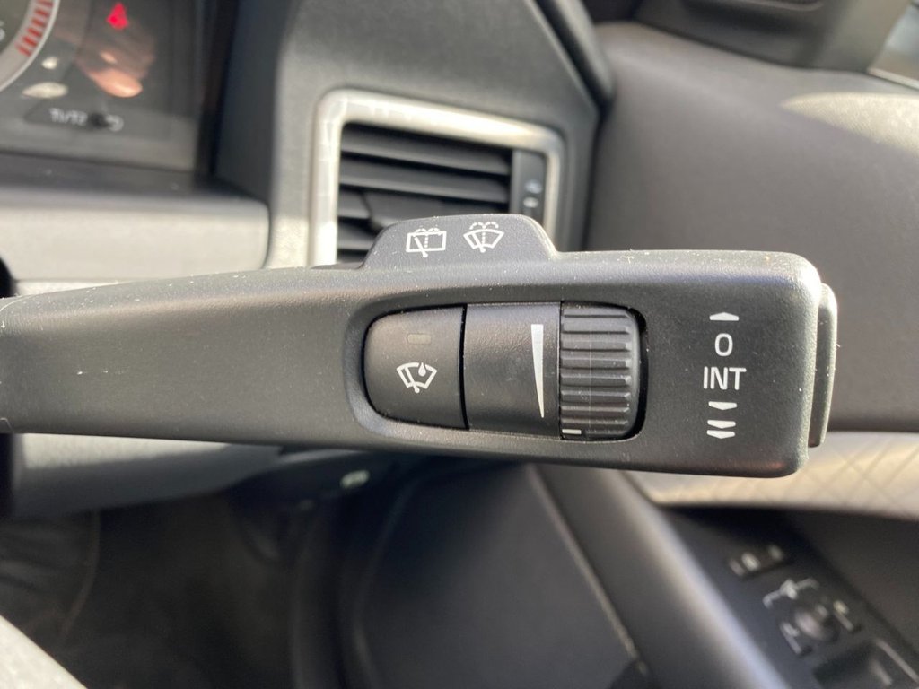 USED 2010 10 VOLVO XC70 2.4 D5 SE Estate 5dr Diesel Geartronic AWD Euro 5 (205 ps) DAB + SAT NAV