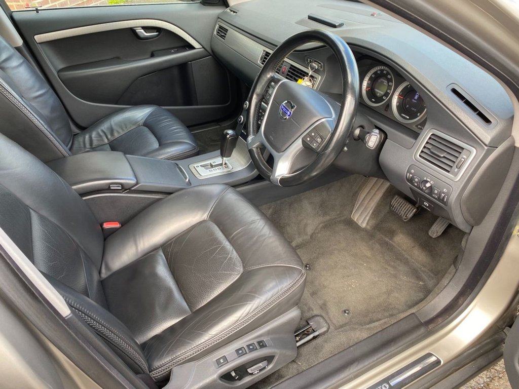 USED 2010 10 VOLVO XC70 2.4 D5 SE Estate 5dr Diesel Geartronic AWD Euro 5 (205 ps) DAB + SAT NAV