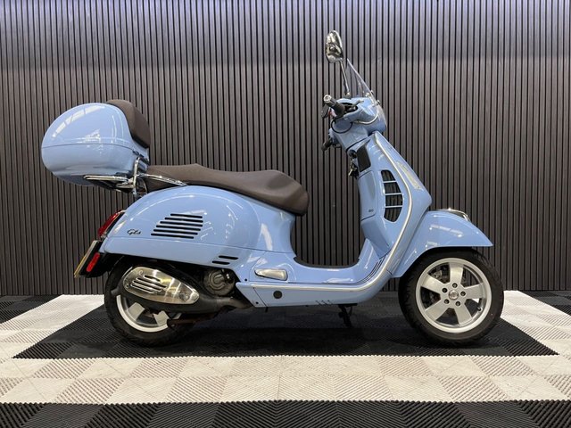 View our PIAGGIO Vespa GTS 300