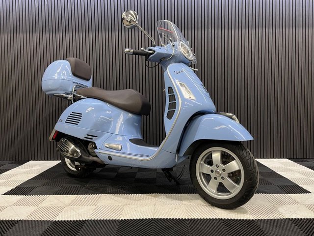 View our PIAGGIO Vespa GTS 300