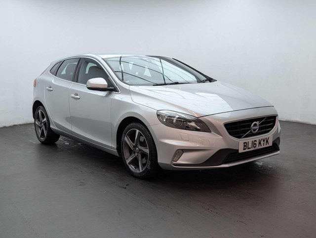 USED 2016 16 VOLVO V40 2.0 V40 R-Design Luxury D2 5dr CLICK & COLLECT/ HOME DELIVERY