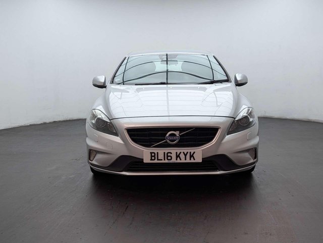USED 2016 16 VOLVO V40 2.0 V40 R-Design Luxury D2 5dr CLICK & COLLECT/ HOME DELIVERY