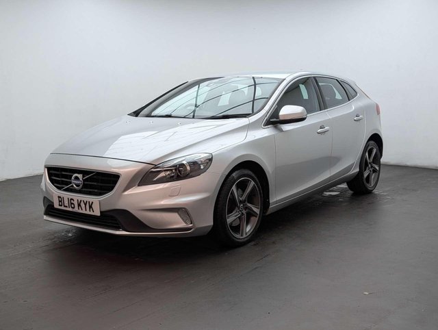 USED 2016 16 VOLVO V40 2.0 V40 R-Design Luxury D2 5dr CLICK & COLLECT/ HOME DELIVERY