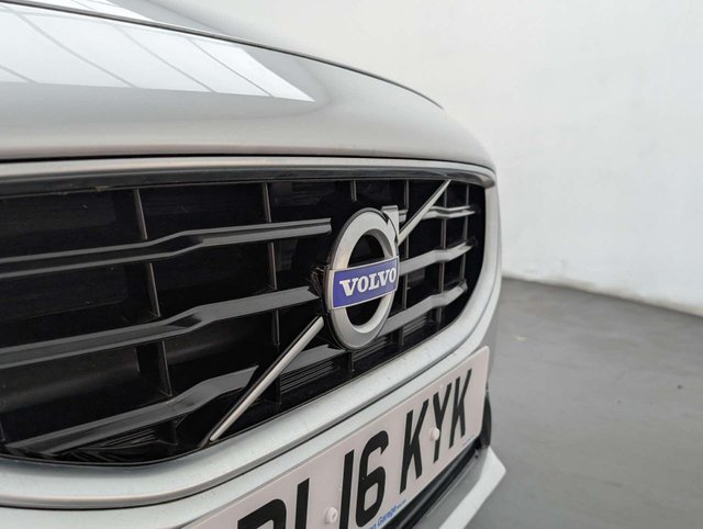 USED 2016 16 VOLVO V40 2.0 V40 R-Design Luxury D2 5dr CLICK & COLLECT/ HOME DELIVERY