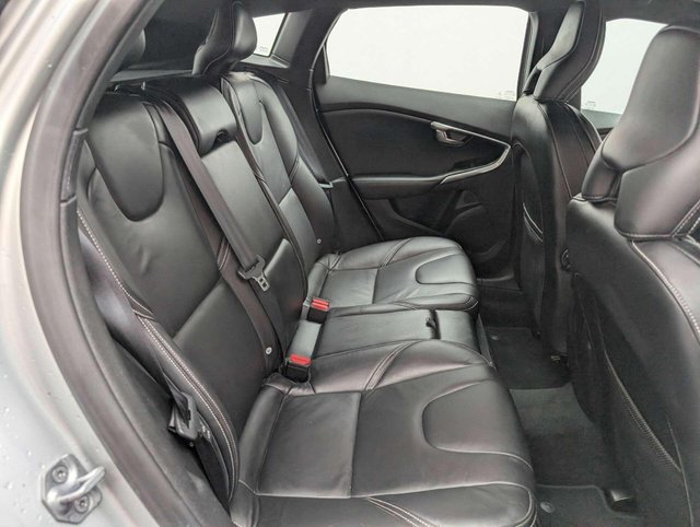USED 2016 16 VOLVO V40 2.0 V40 R-Design Luxury D2 5dr CLICK & COLLECT/ HOME DELIVERY