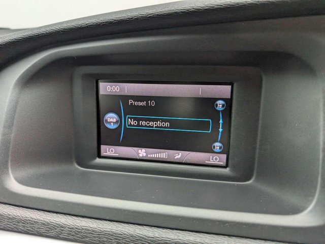 USED 2016 16 VOLVO V40 2.0 V40 R-Design Luxury D2 5dr CLICK & COLLECT/ HOME DELIVERY