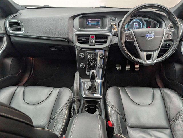 USED 2016 16 VOLVO V40 2.0 V40 R-Design Luxury D2 5dr CLICK & COLLECT/ HOME DELIVERY