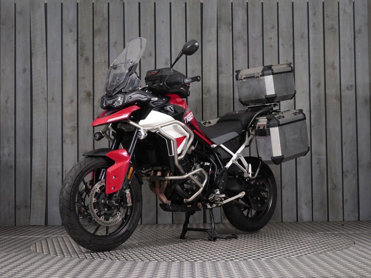 TRIUMPH TIGER 900