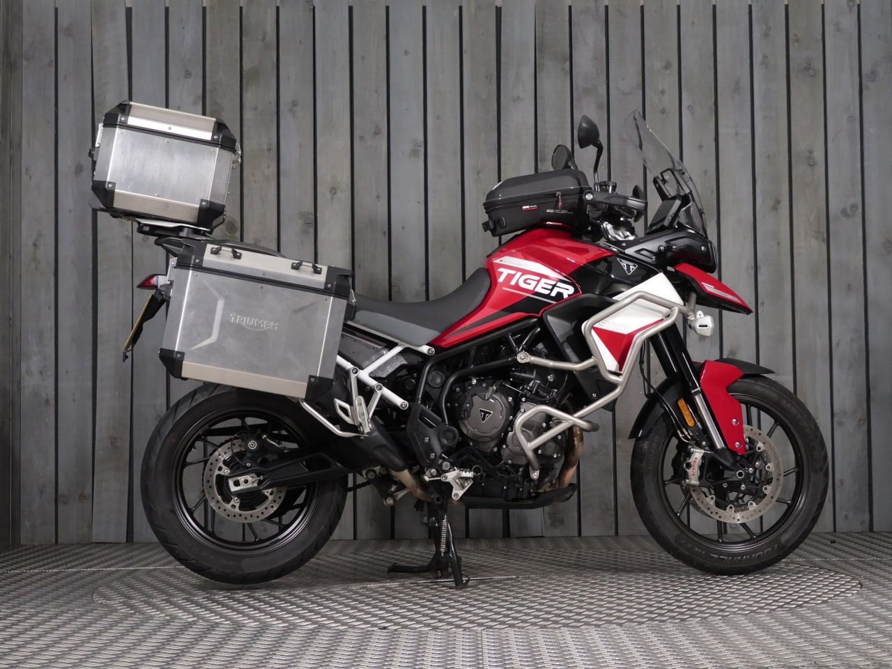 TRIUMPH TIGER 900