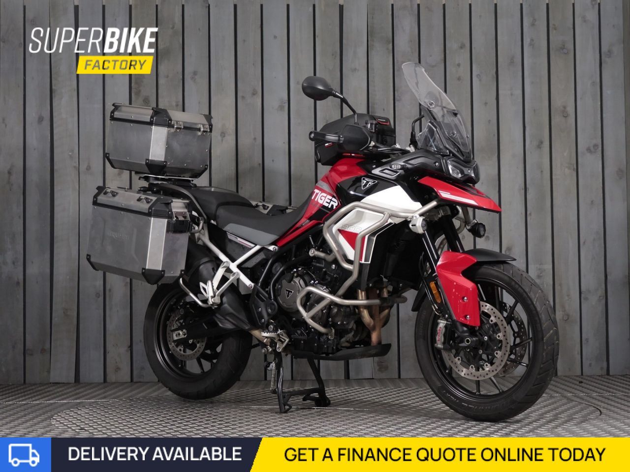 TRIUMPH TIGER 900