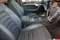 USED 2018 68 VOLKSWAGEN TOUAREG 3.0 TDI V6 R-Line SUV 5dr Diesel Tiptronic 4Motion Euro 6 (s/s) (231 ps) - EURO 6 - ULEZ, DISCOVER NAV, HTD/LEATHER, R/CAMERA, P/ASSIST, APPLE/ANDROID CARPLAY, P/SENSORS, 20" ALLOYS, LEDS, CRUISE/LDW, E/TAILGATE, DAB, BLUETOOTH & WIRELESS CHARGER