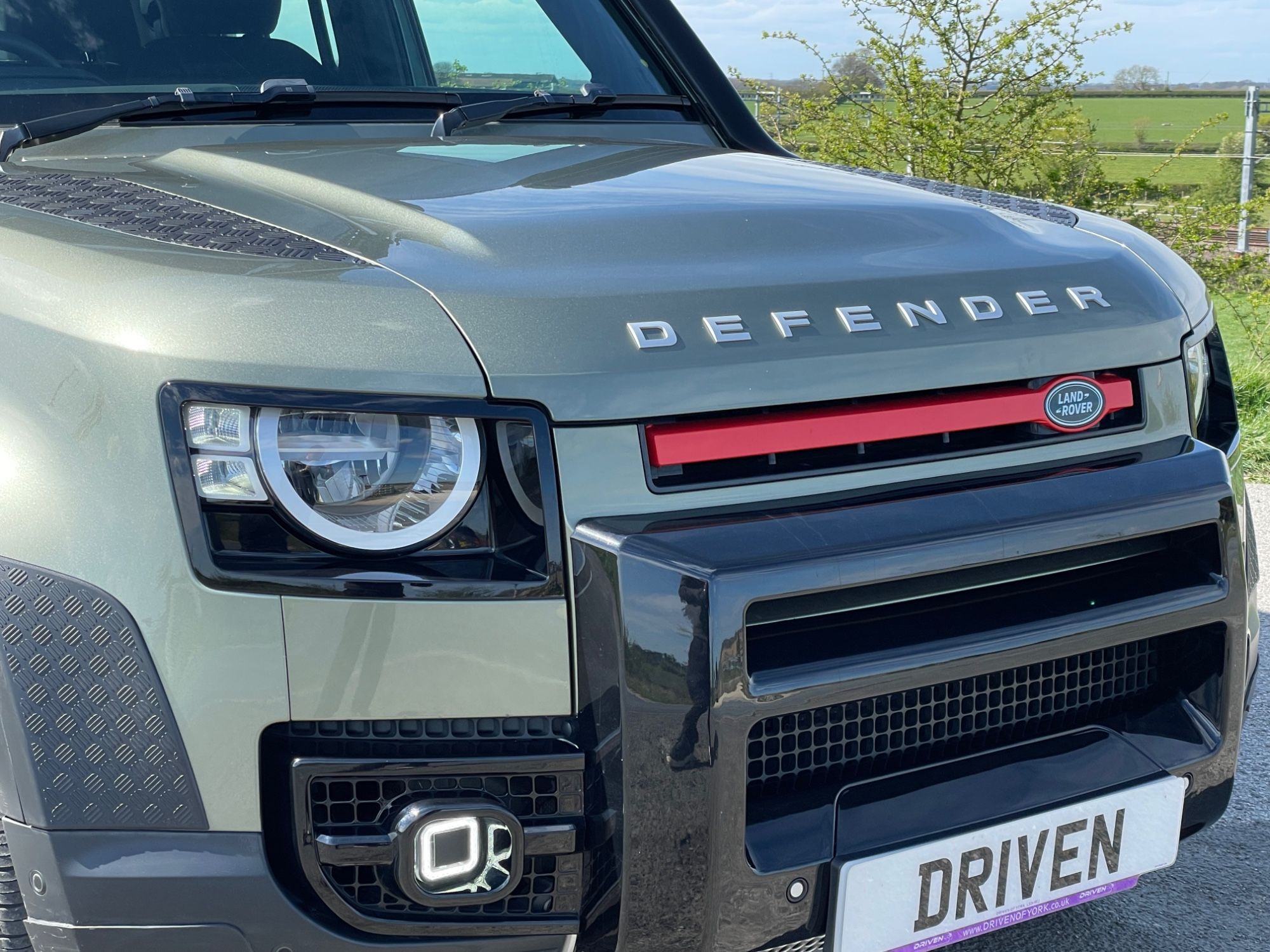 USED 2020 70 LAND ROVER DEFENDER 2.0 SD4 SUV 5dr Diesel Auto 4WD Euro 6 (s/s) (200 ps) 