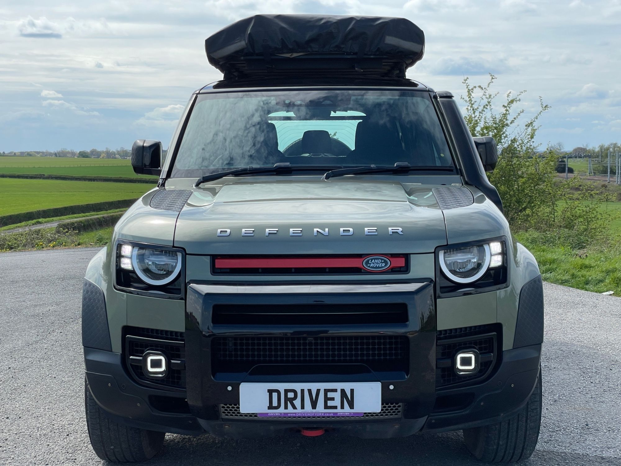 USED 2020 70 LAND ROVER DEFENDER 2.0 SD4 SUV 5dr Diesel Auto 4WD Euro 6 (s/s) (200 ps) 