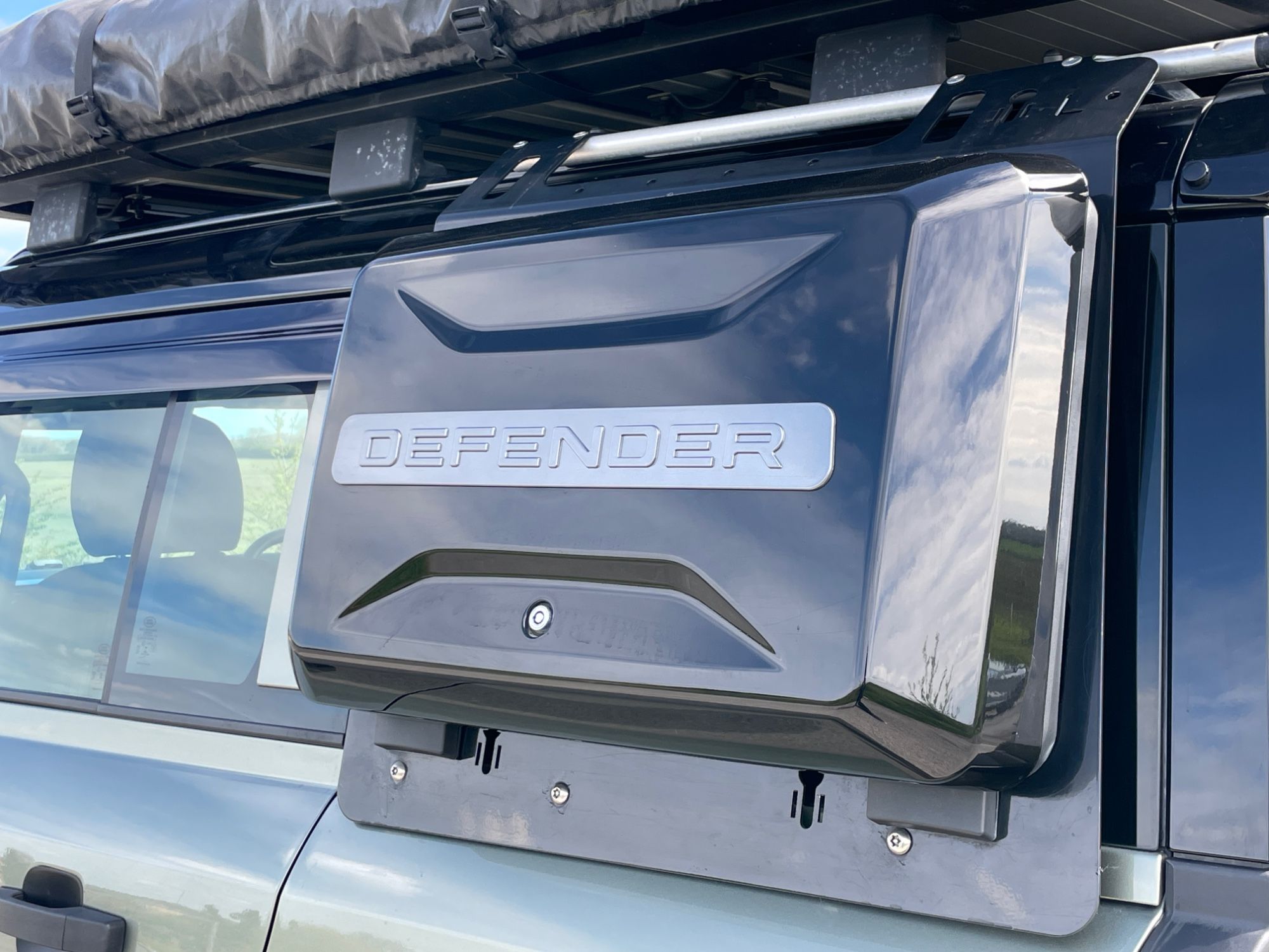 USED 2020 70 LAND ROVER DEFENDER 2.0 SD4 SUV 5dr Diesel Auto 4WD Euro 6 (s/s) (200 ps) 