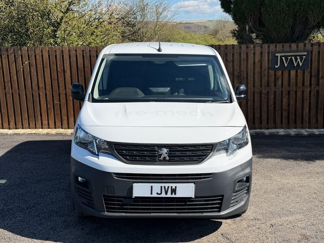 View our PEUGEOT E-PARTNER
