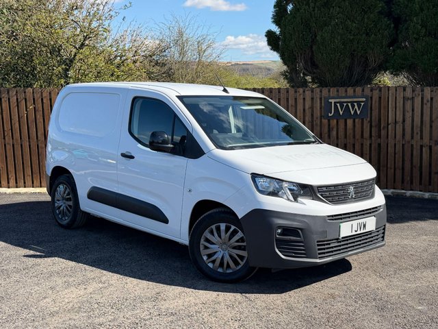 View our PEUGEOT E-PARTNER