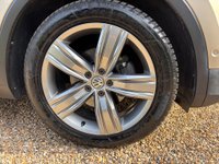 USED 2017 66 VOLKSWAGEN TIGUAN 2.0 TDI BlueMotion Tech SEL DSG Euro 6 (s/s) 5dr 