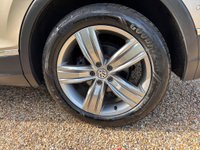 USED 2017 66 VOLKSWAGEN TIGUAN 2.0 TDI BlueMotion Tech SEL DSG Euro 6 (s/s) 5dr 
