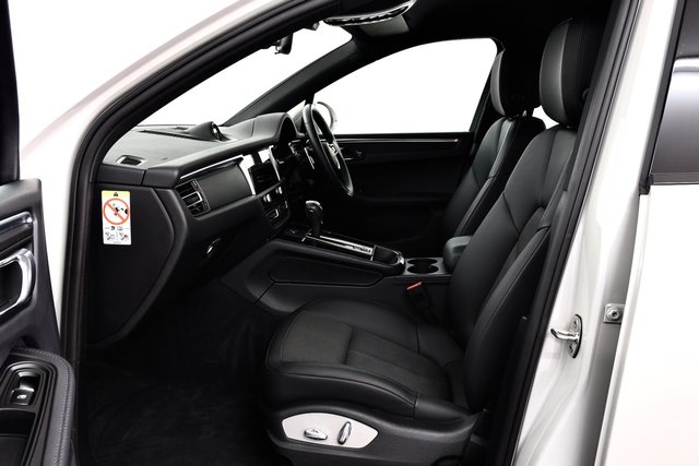 USED 2022 72 PORSCHE MACAN 2.0T SUV 5dr Petrol PDK 4WD Euro 6 (s/s) (265 ps) 1 Owner | FPSH | Crayon | 21"s