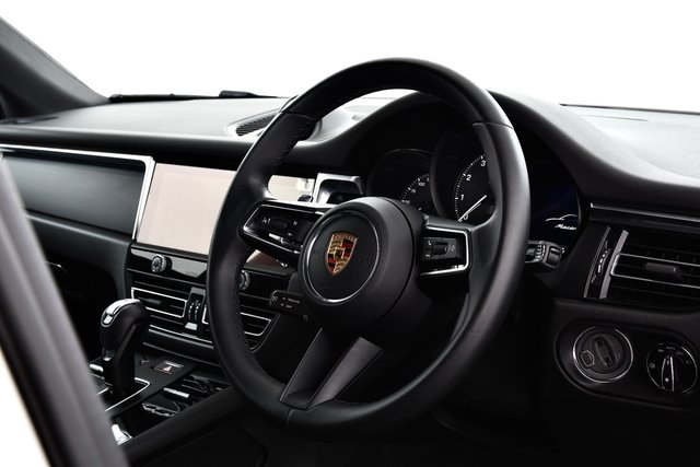 USED 2022 72 PORSCHE MACAN 2.0T SUV 5dr Petrol PDK 4WD Euro 6 (s/s) (265 ps) 1 Owner | FPSH | Crayon | 21"s