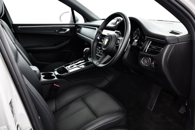 USED 2022 72 PORSCHE MACAN 2.0T SUV 5dr Petrol PDK 4WD Euro 6 (s/s) (265 ps) 1 Owner | FPSH | Crayon | 21"s